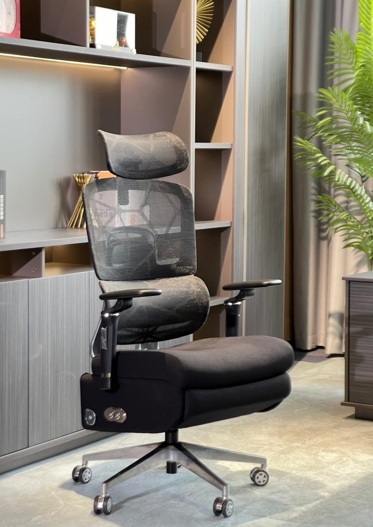 Ergonomic black mesh office chair