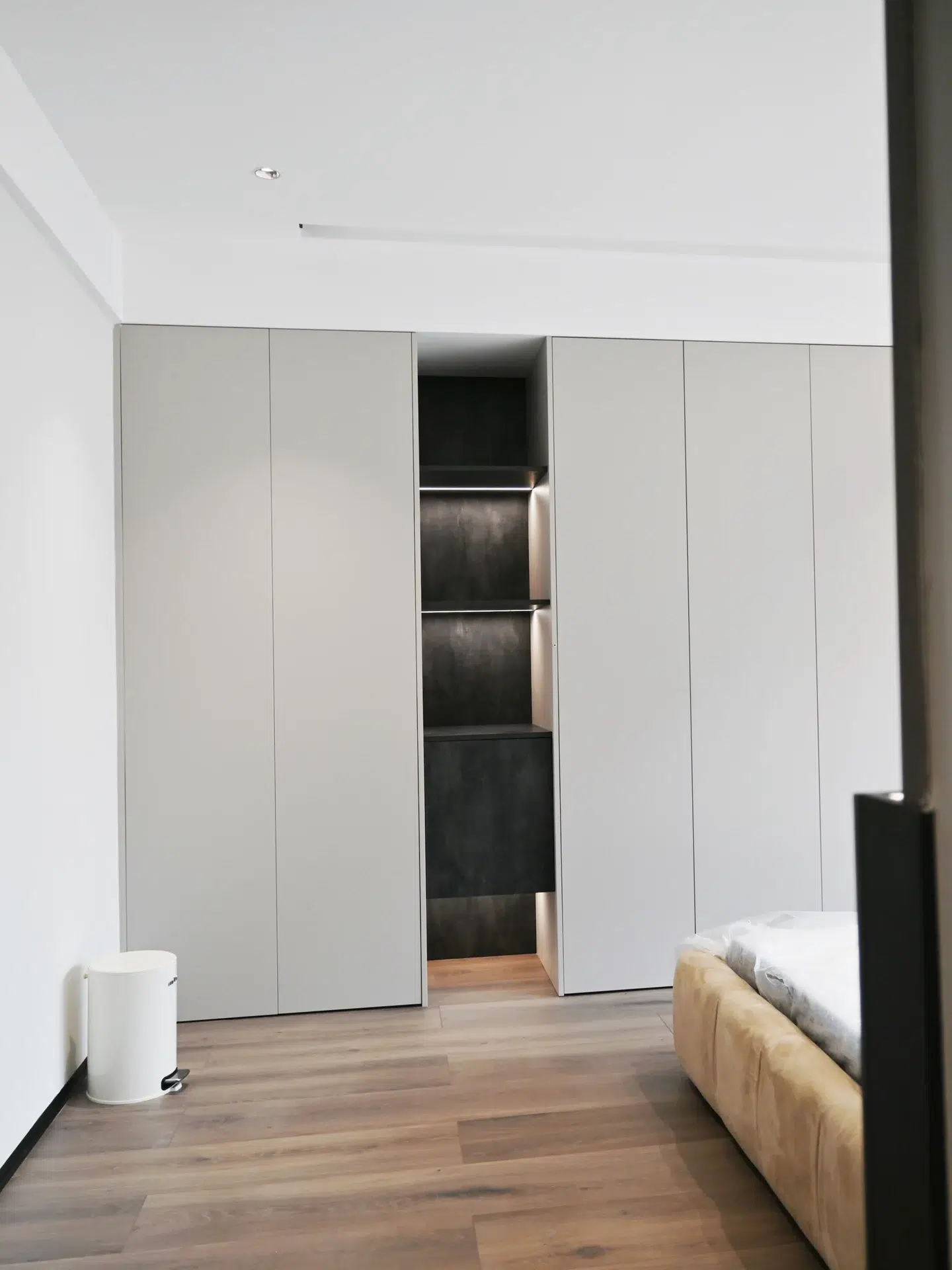 Zenith Architectural Wardrobe Suite – Handleless Full-Wall Closet ...