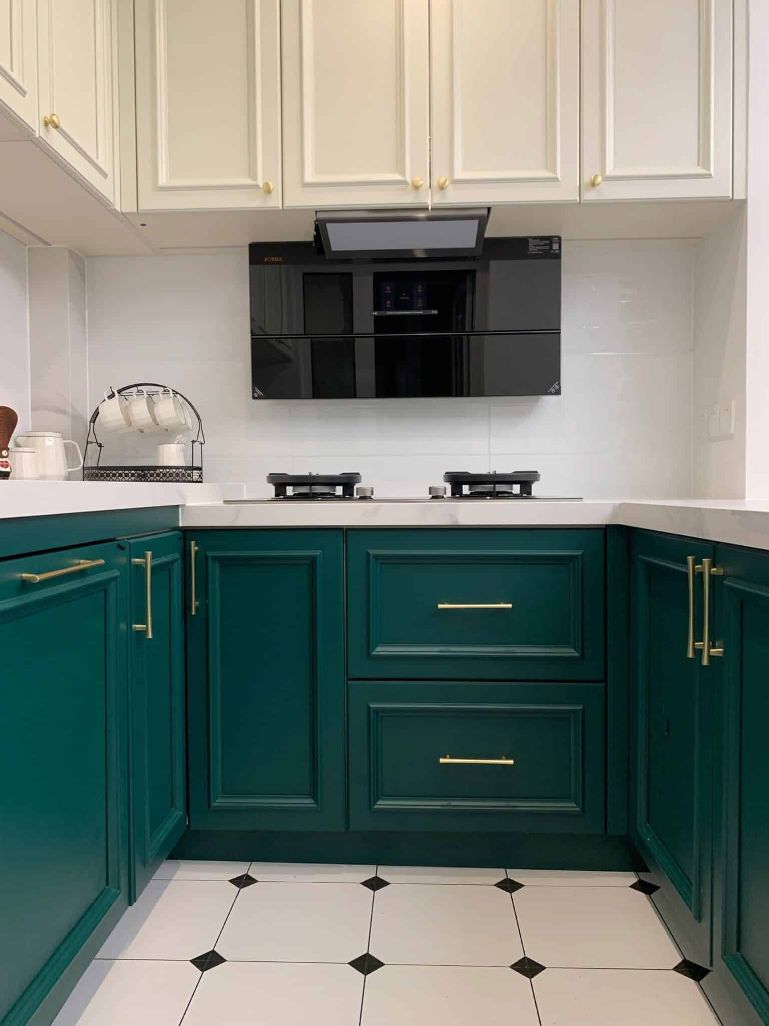 Zenith Emerald Heritage Modern Kitchen Suite – Dual-Tone Forest Green & Alabaster Cabinetry with Arched Millwork & Champagne Gold Accents