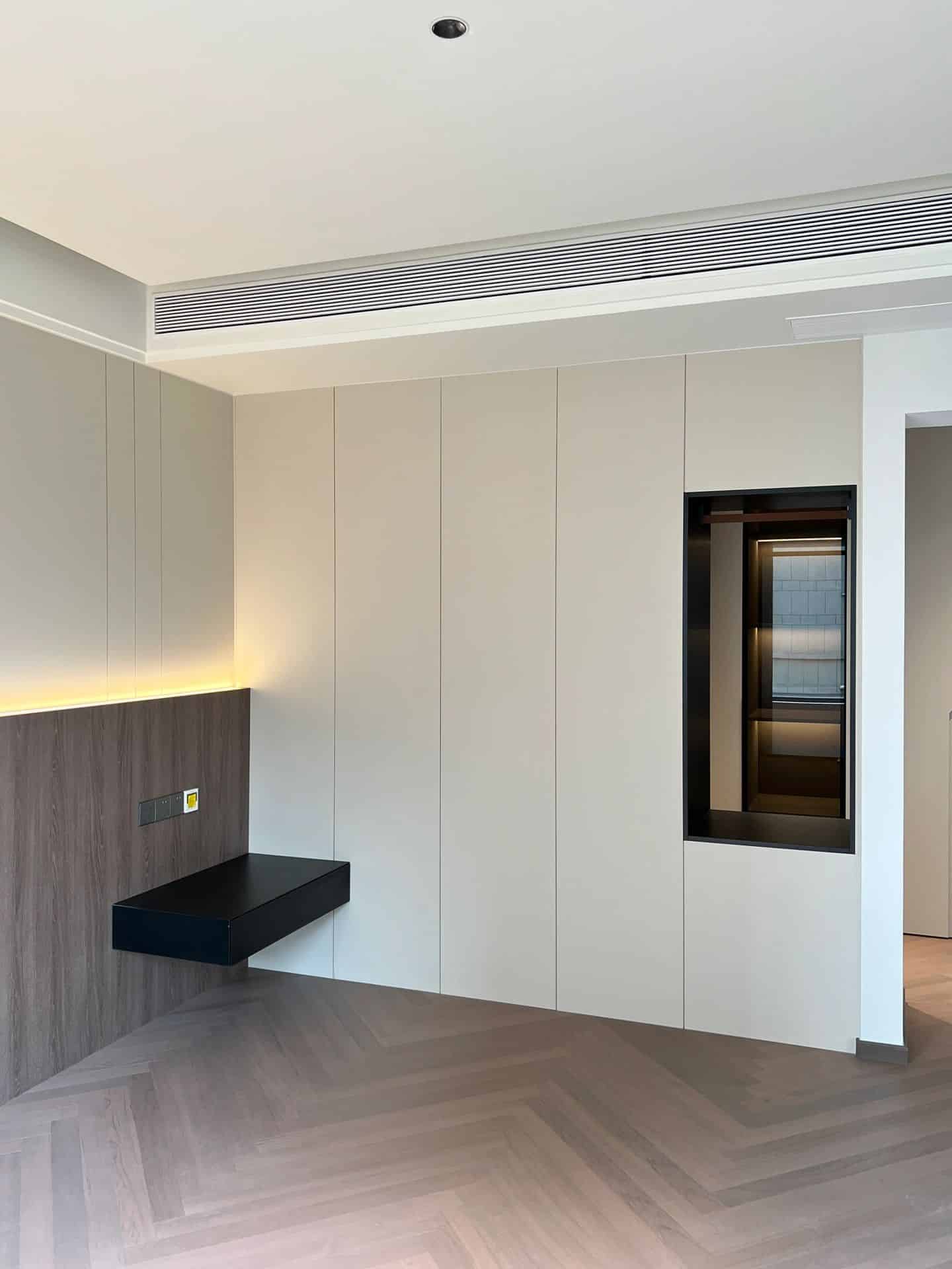 Zenith Bespoke Floor-to-Ceiling Wall Suite – Integrated Wardrobe with Floating Media Console & Wrap-Around Glass Gallery