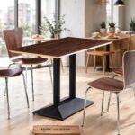 Common Table and Chair Set FOH-XM18-606 in a cafe